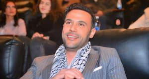 محمد إمام بالكوفية الفلسطينية في العرض الخاص لفيلم “أبو نسب”