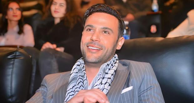 محمد إمام بالكوفية الفلسطينية في العرض الخاص لفيلم “أبو نسب”