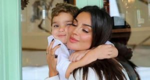 رسالة مؤثرة من نادين نجيم إلى ابنها.. فيديو يحدث تفاعلاً بين متابعيها