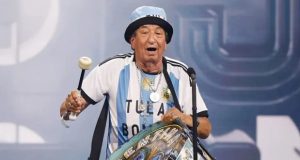 أفضل مشجع في العالم 2022.. وفاة عاشق الأرجنتين كارلوس “تولا”